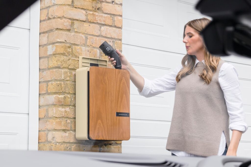 Impactul tehnologiei asupra industriei auto: Inovații recente