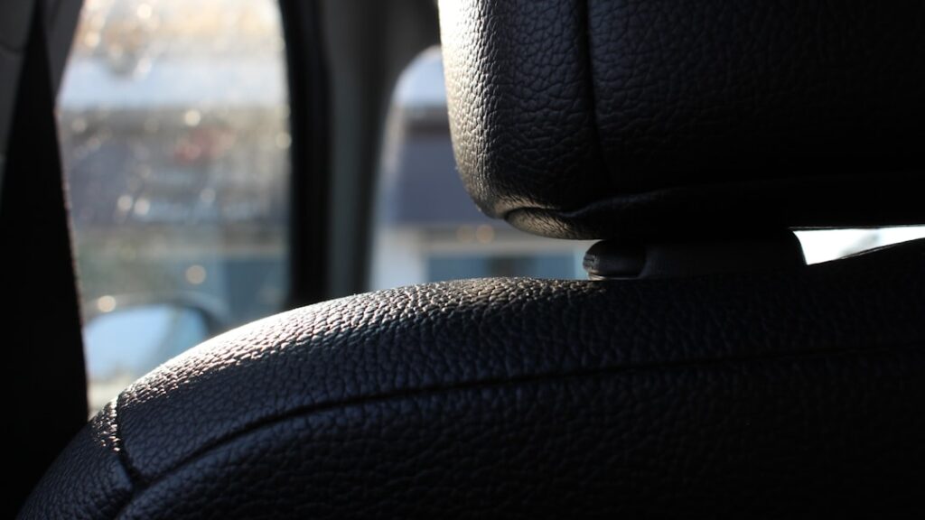 Cele mai bune accesorii auto pentru confort și siguranță