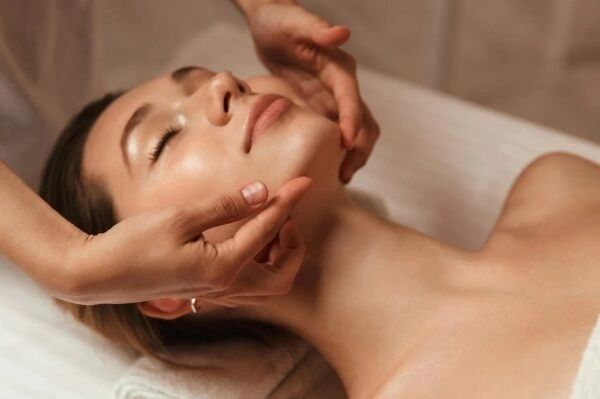 Masajul Balinez: Tradiție, Beneficii și Experiență Relaxantă la Baliss Spa