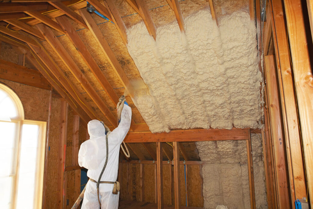 Servicii de izolație cu spumă poliuretanică pentru locuințe și spații industriale