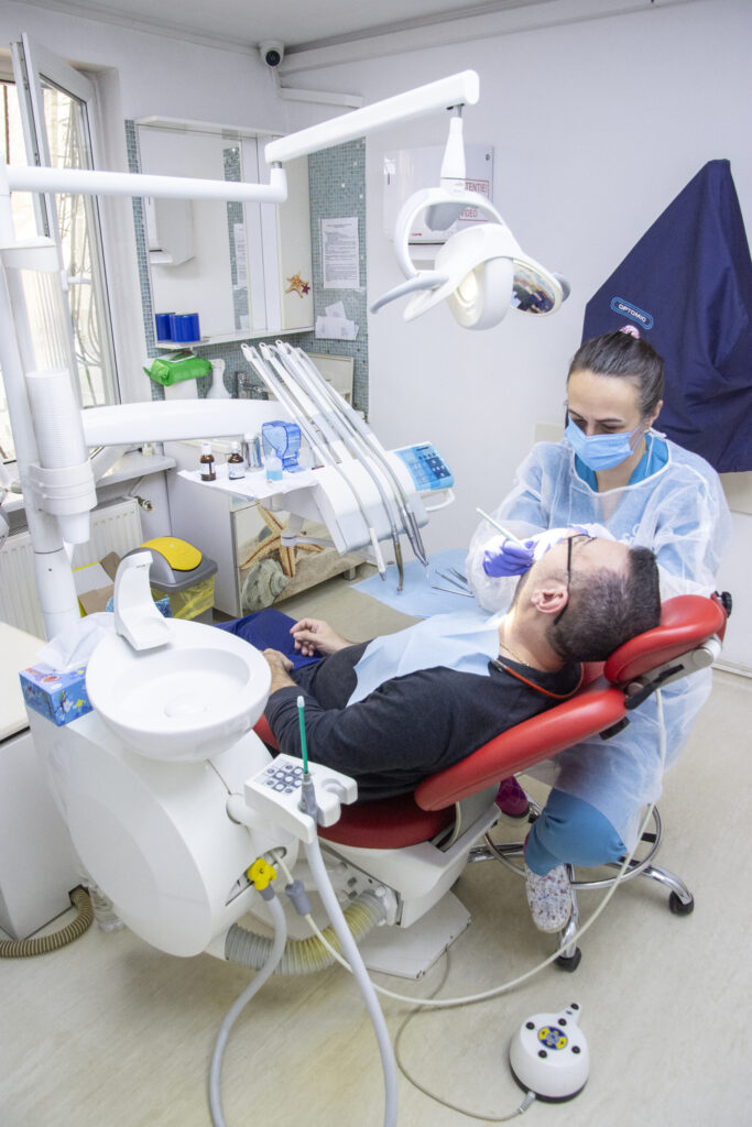 Albire profesională a dinților – cum obții un zâmbet mai alb în siguranță