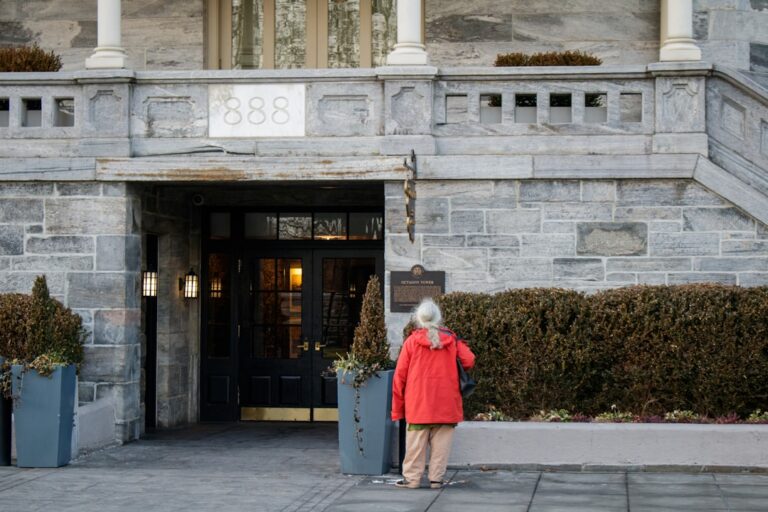 Casele care șoptesc: Istoria imobilelor uitate