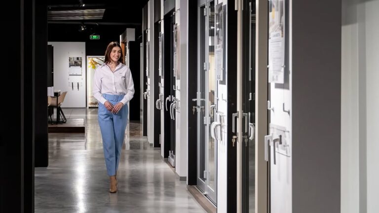 De ce contează să discuți cu un consultant, nu doar să cumperi ferestre