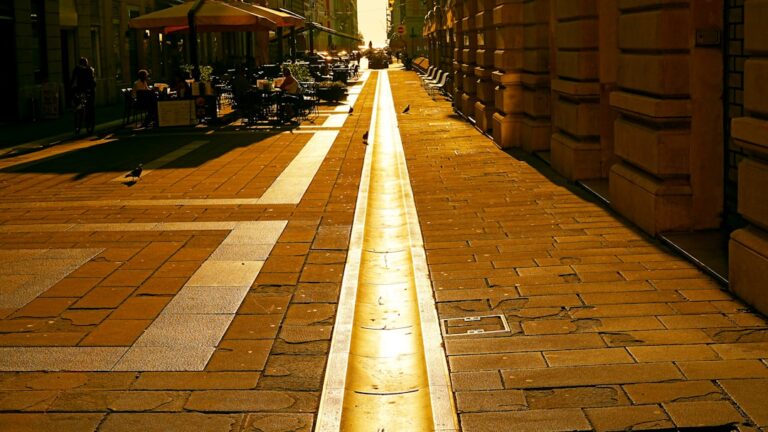 Povestea primului iluminat public: Cum orașul a învins întunericul