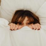 Ce obiceiuri îți pot afecta somnul fără să îți dai seama