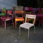 Mobilier Urban: Bănci cu USB și Coșuri de Gunoi Solare