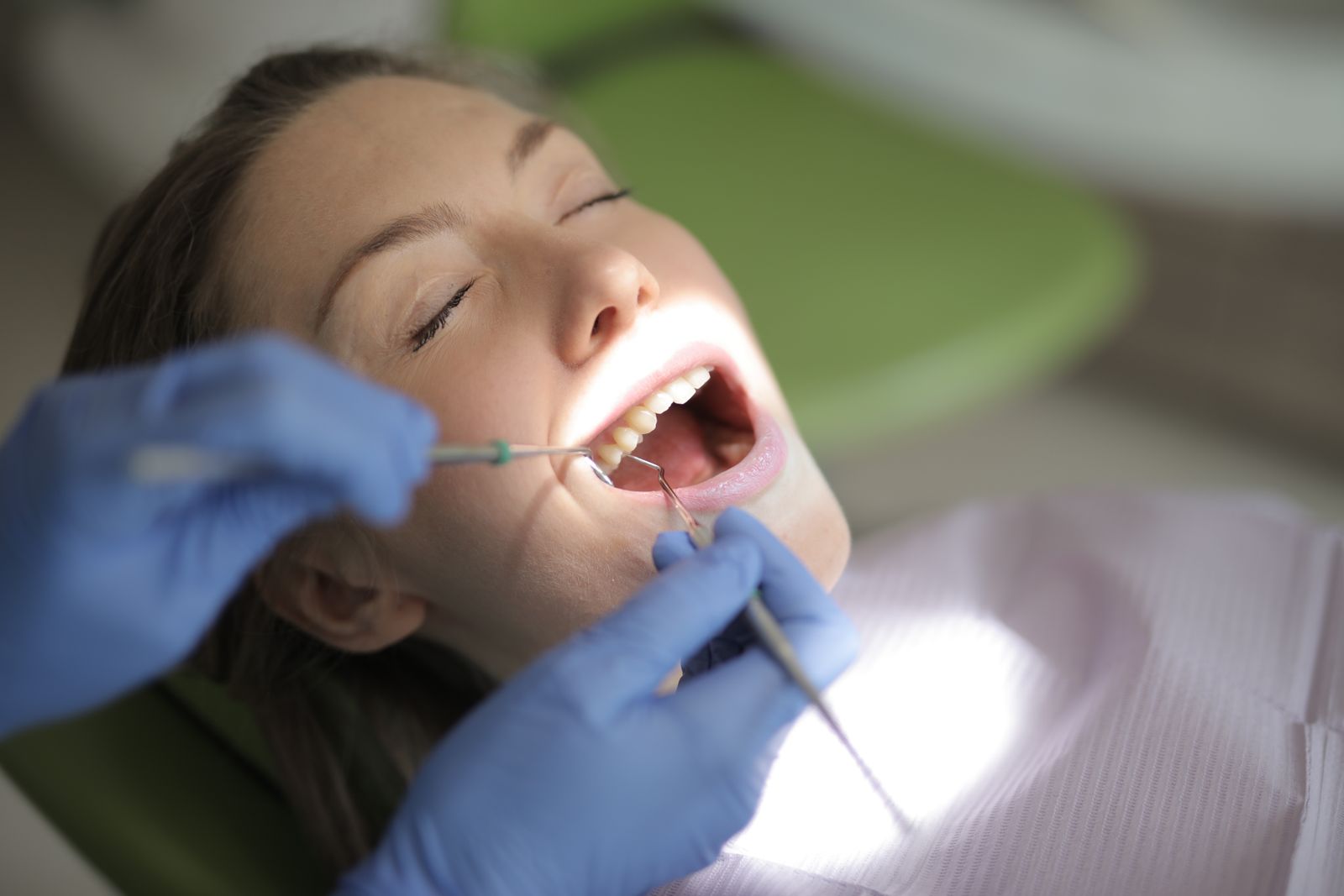 De ce apare parodontoza: factorii pe care îi controlezi și cei pe care nu — Gentle Dentist